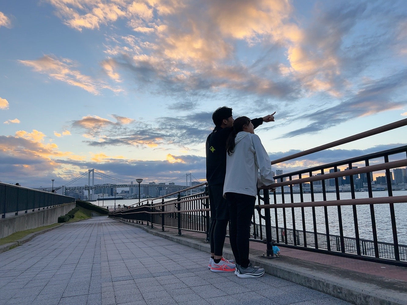 Sunrise to Sunset Walk / SNS