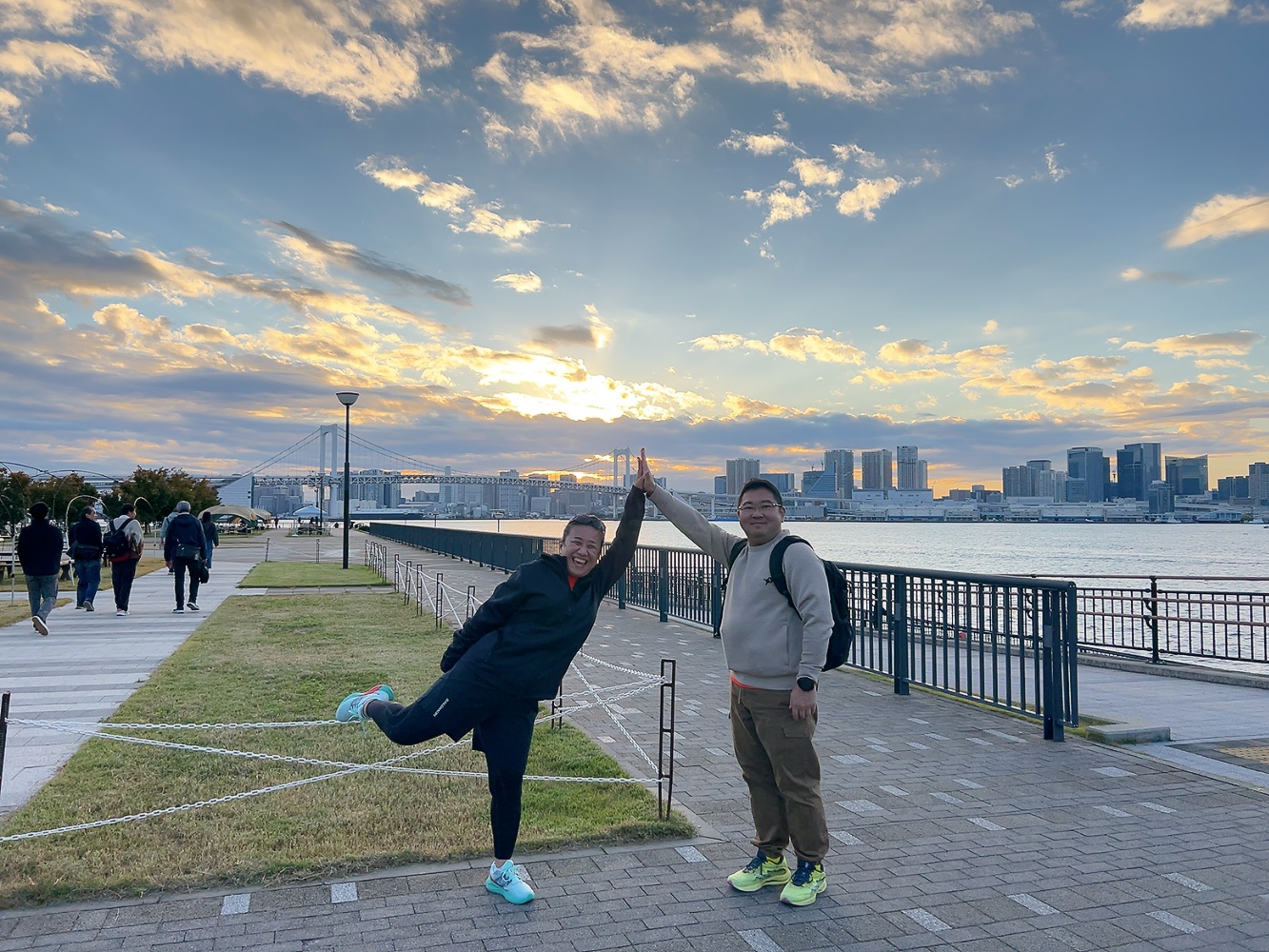 Sunrise to Sunset Walk / SNS
